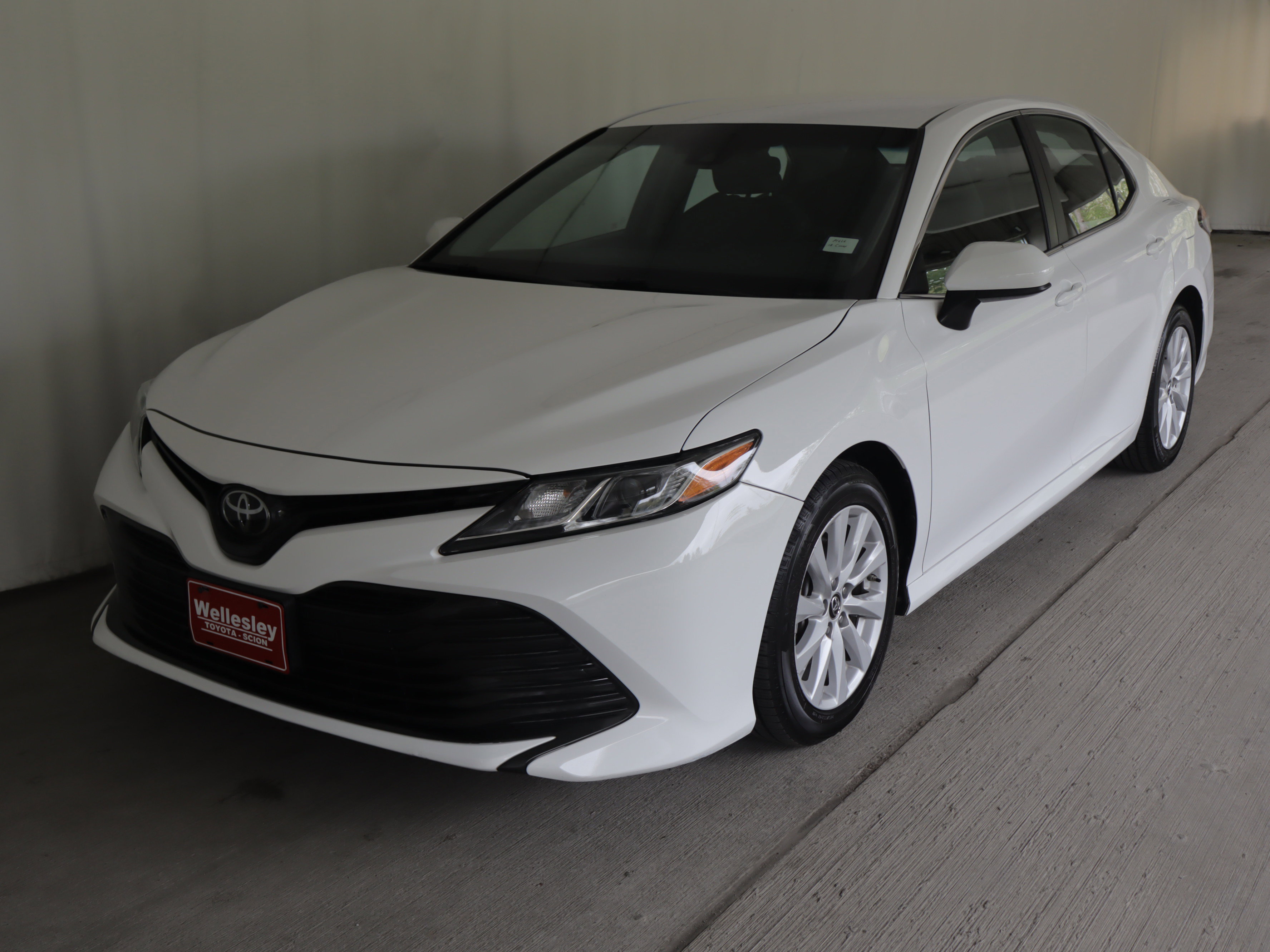 Used 2018 Toyota Camry LE FWD image 21
