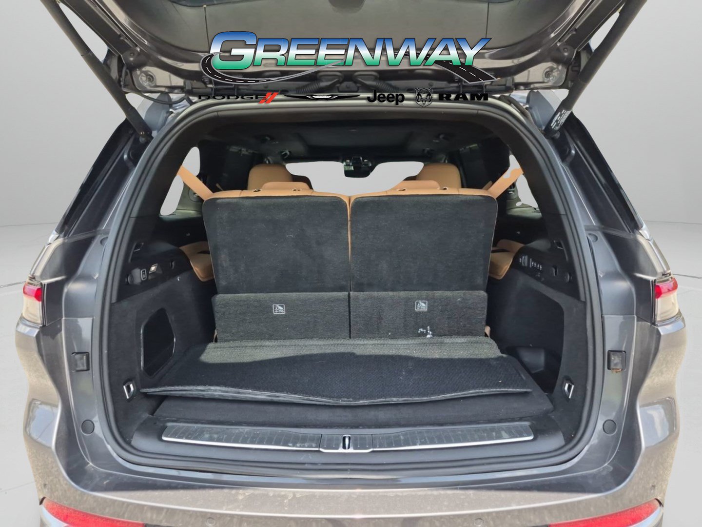 Used 2022 Jeep Grand Cherokee L Summit AWD/4WD image 5