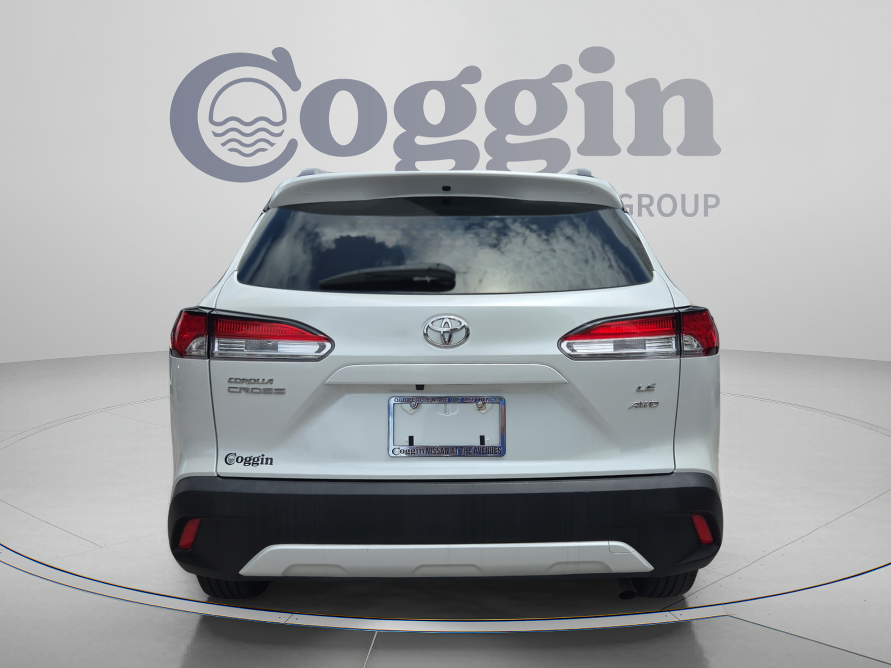 Used 2023 Toyota Corolla Cross LE AWD/4WD image 4