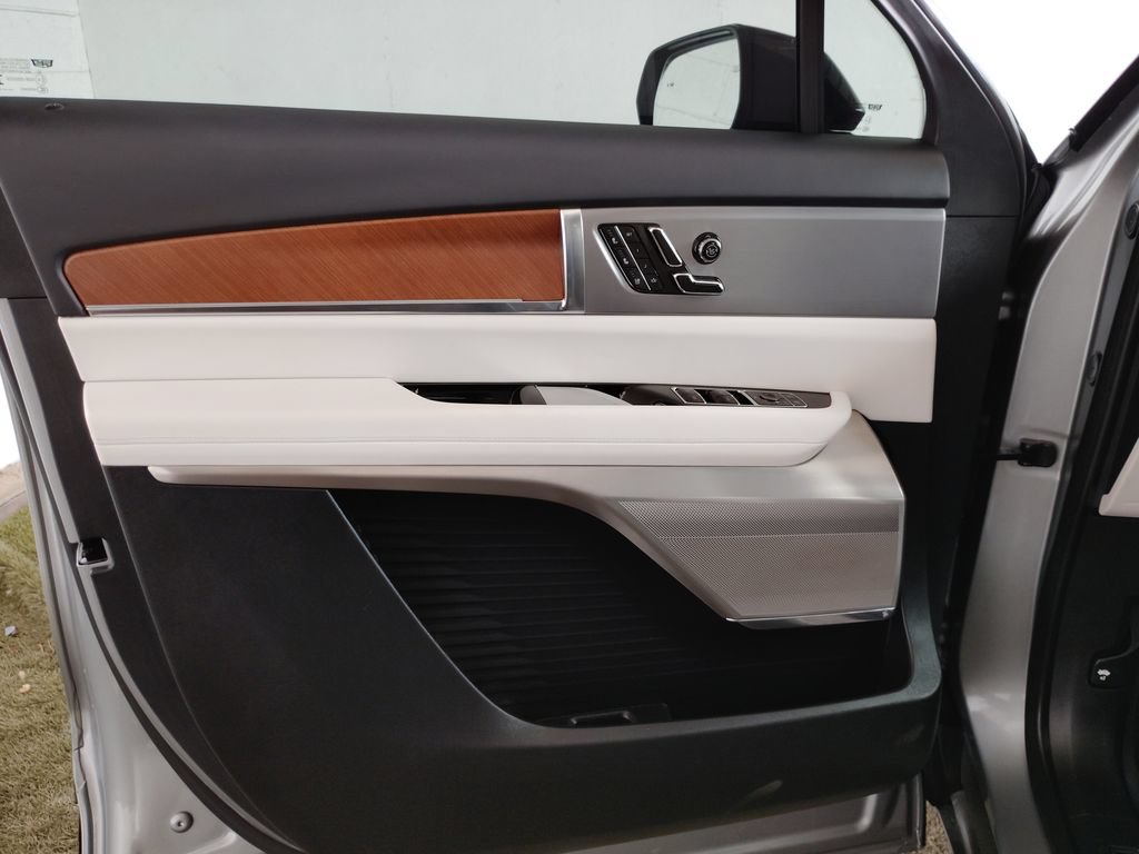 Used 2026 Cadillac Vistiq Sport w/ LPO, Floor Liner Package AWD/4WD image 31