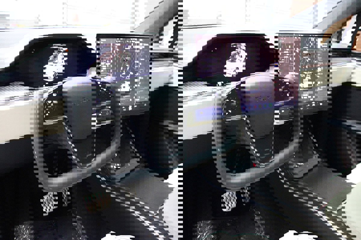 Used 2022 Tesla Model X Plaid image 25