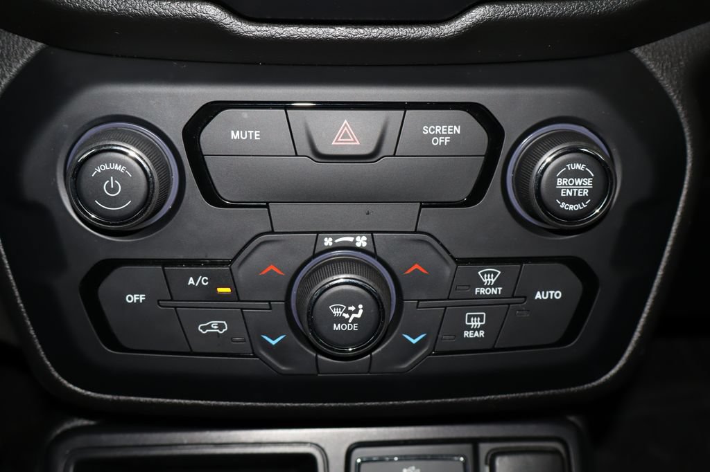 Used 2019 Jeep Renegade Latitude FWD image 26