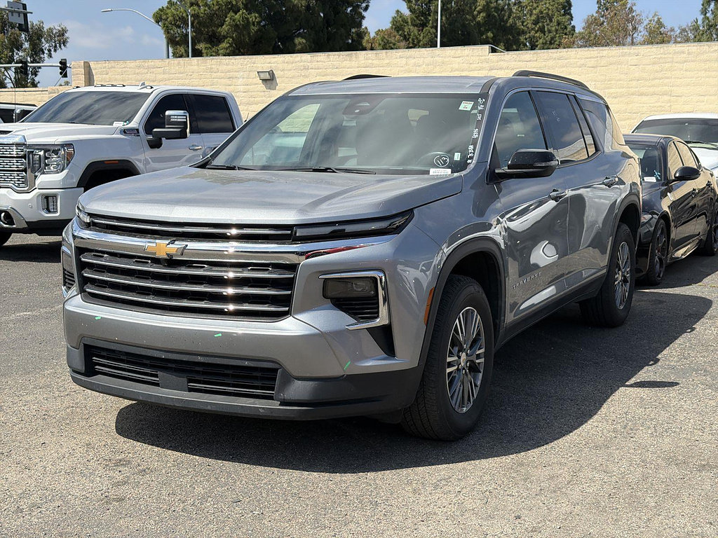 Used 2025 Chevrolet Traverse LT AWD/4WD image 2