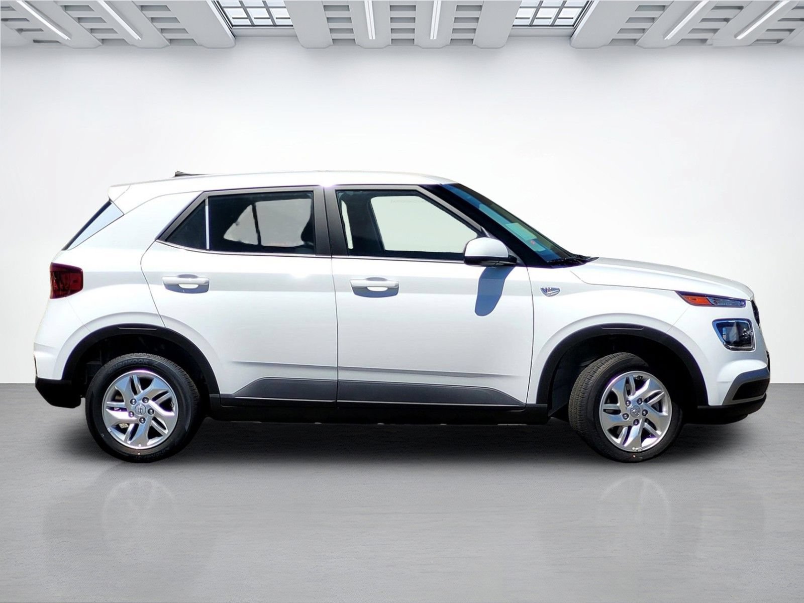 New 2026 Hyundai Venue SE FWD image 3