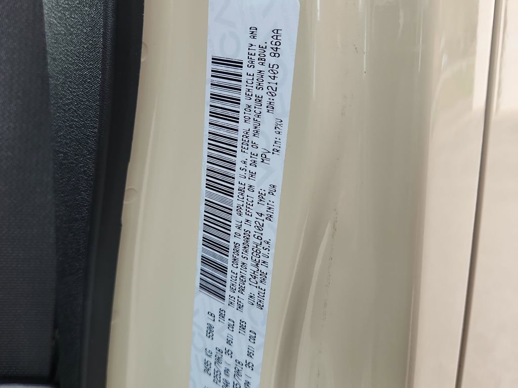 Used 2017 Jeep Wrangler Unlimited Sahara w/ Connectivity Group AWD/4WD image 21