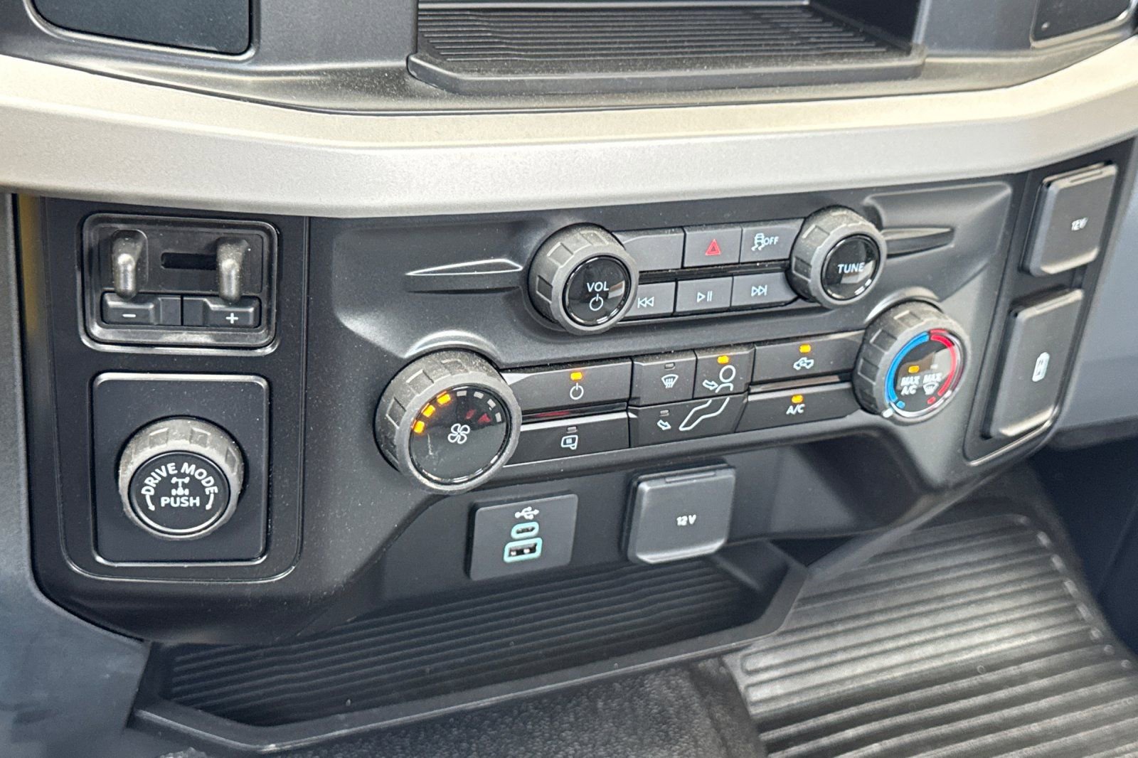 New 2026 Ford F250 XL w/ XL Chrome Package image 17