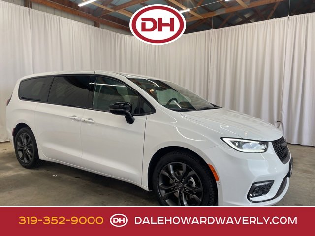 New 2026 Chrysler Pacifica Select image 1