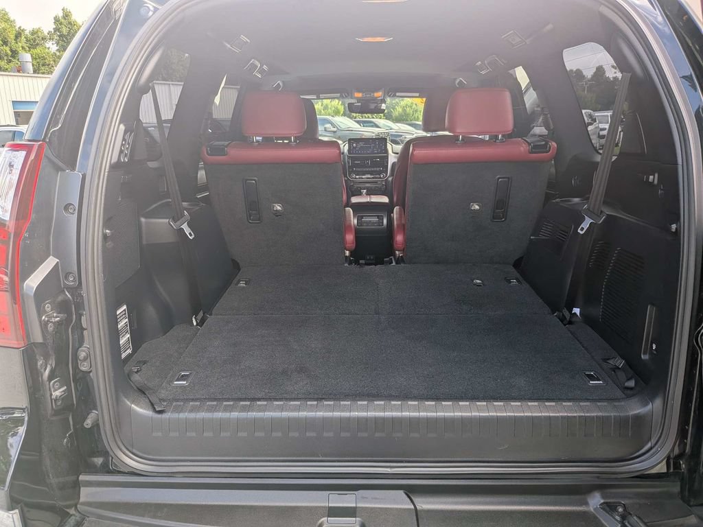 Used 2022 Lexus GX 460 Luxury w/ Sport Design Package AWD/4WD image 12