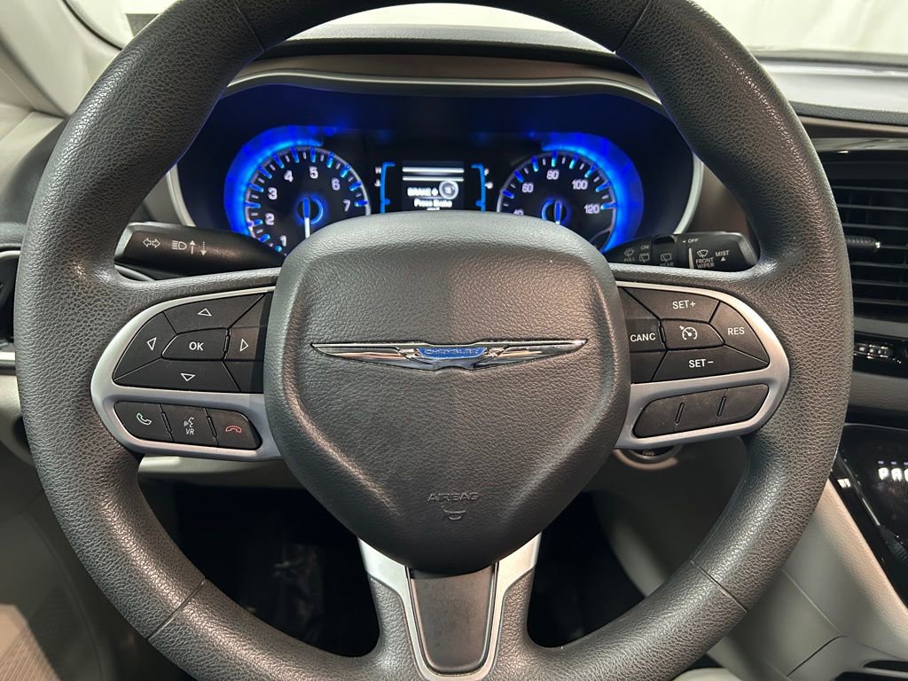 Used 2017 Chrysler Pacifica LX w/ Tire & Wheel Group FWD image 18