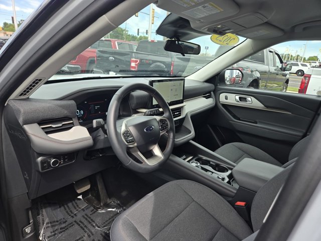 Certified 2025 Ford Explorer Active AWD/4WD image 2