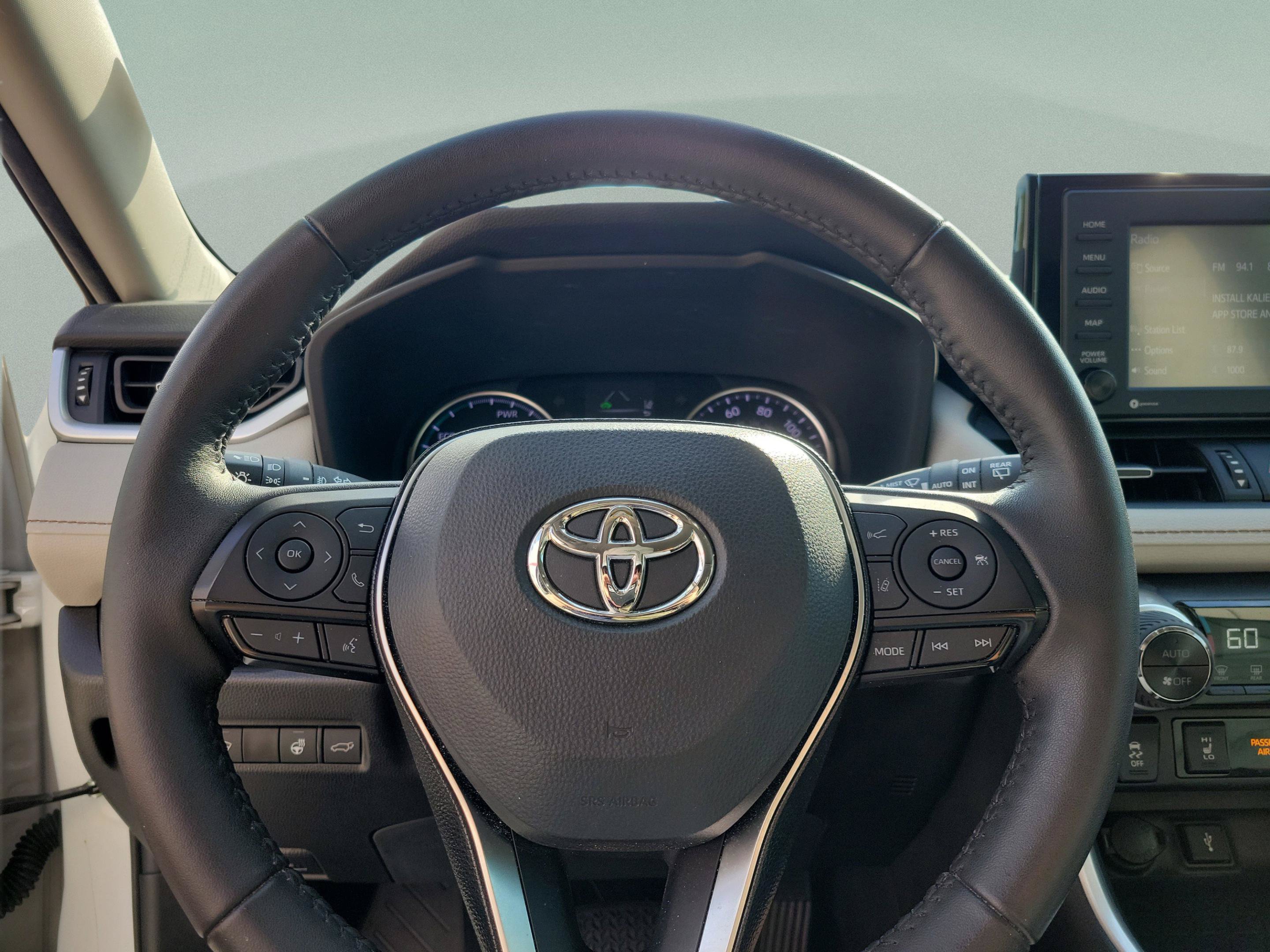 Certified 2021 Toyota RAV4 XLE Premium AWD/4WD image 24