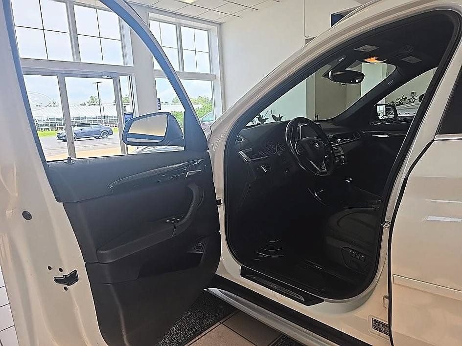 Used 2016 BMW X1 xDrive28i AWD/4WD image 12
