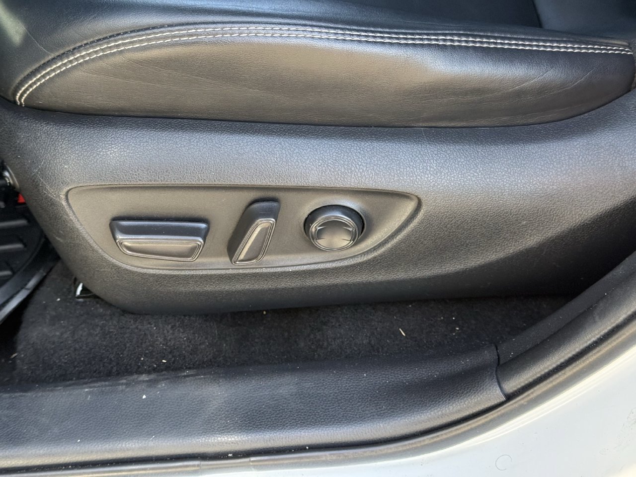 Used 2020 Toyota RAV4 XLE Premium FWD image 26