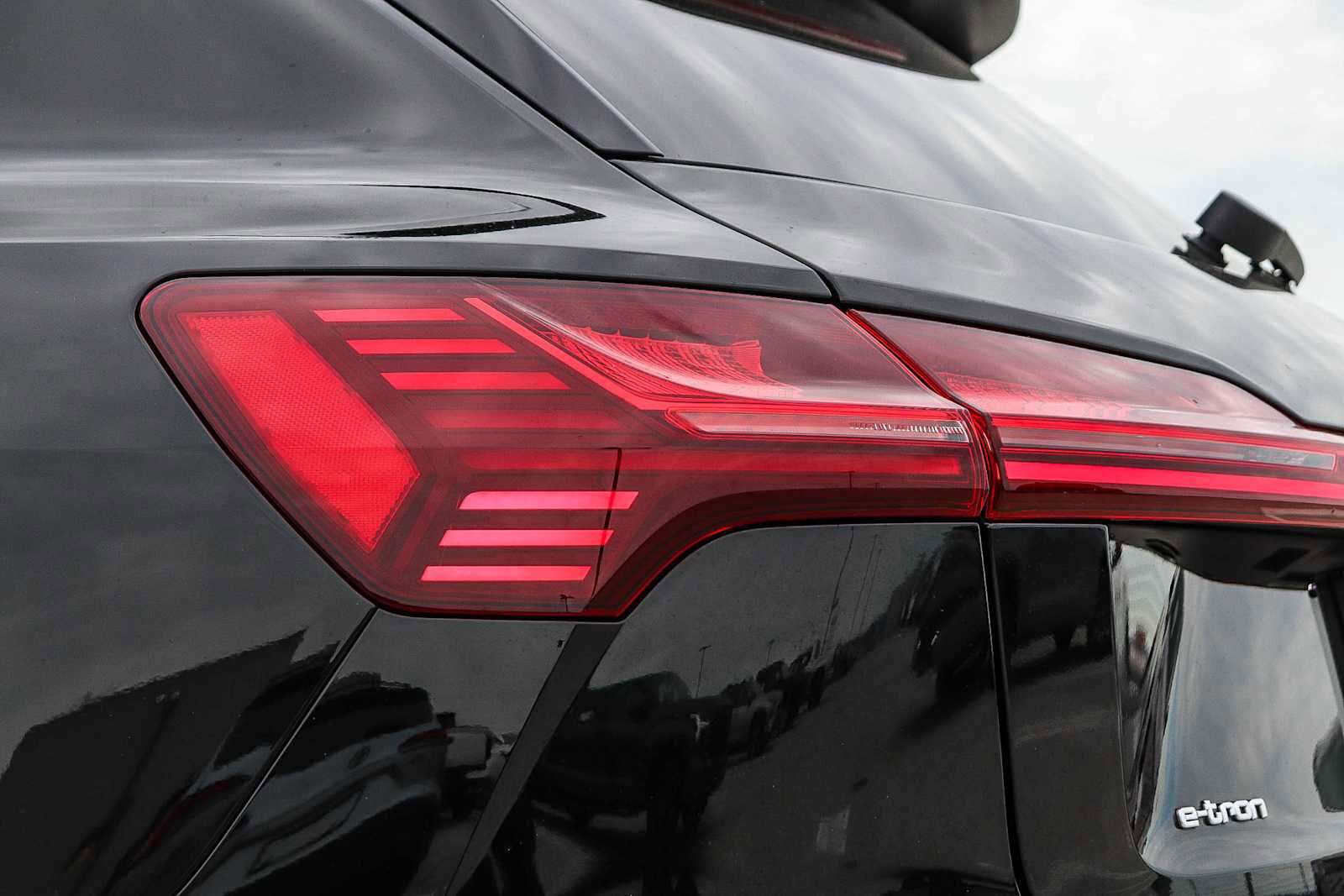 Used 2023 Audi e-tron Premium w/ Convenience Plus Package image 12