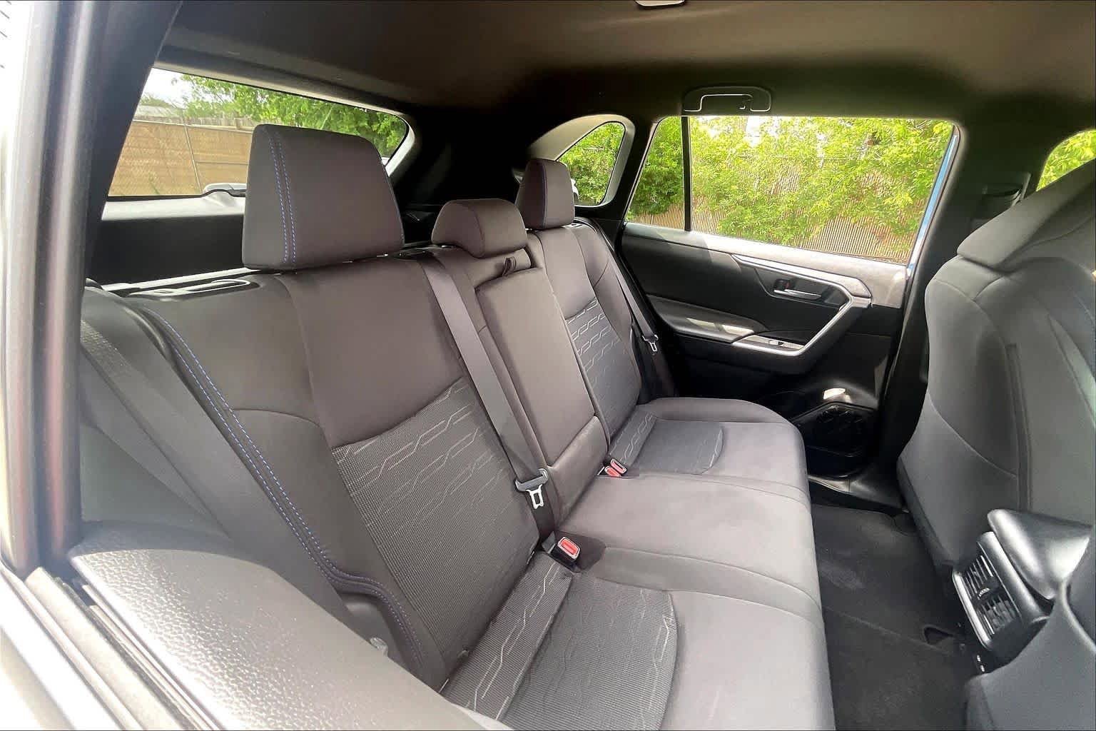 Used 2024 Toyota RAV4 SE image 19