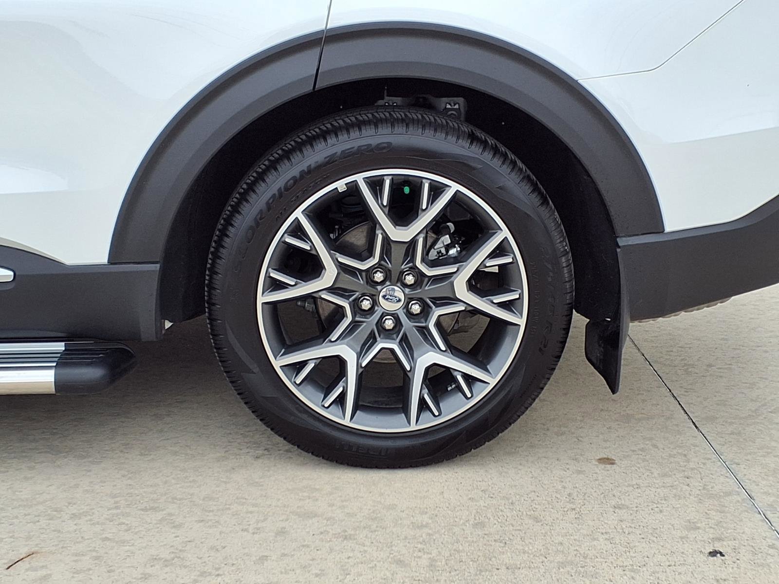 Used 2025 Ford Explorer Platinum w/ Ultimate Package image 9