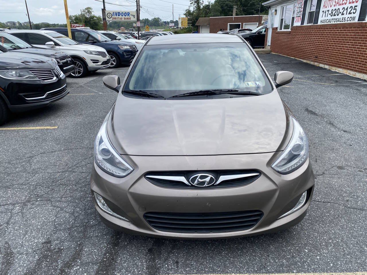 Used 2014 Hyundai Accent GLS w/ Option Group 2 FWD image 2