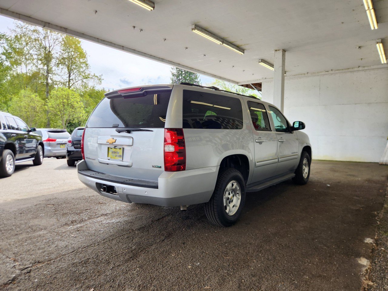 Used 2012 Chevrolet Suburban LT w/ Luxury Package AWD/4WD image 3