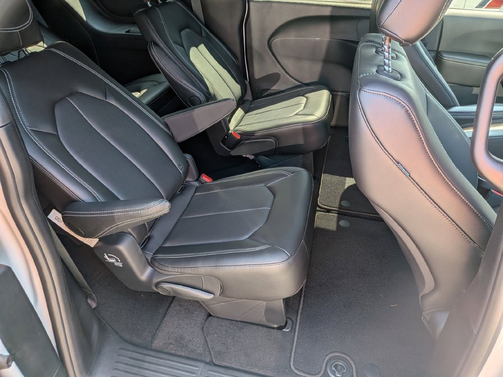 New 2027 Chrysler Pacifica LX FWD image 29