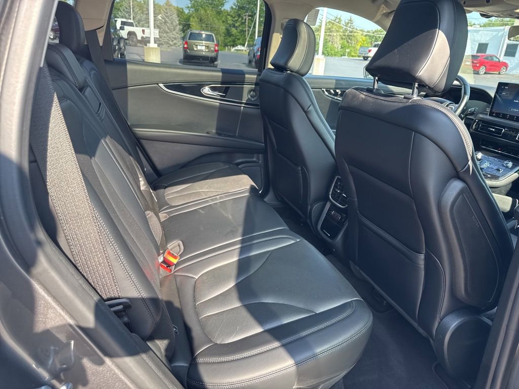 Used 2022 Lincoln Nautilus Reserve w/ Equipment Group 201A image 12