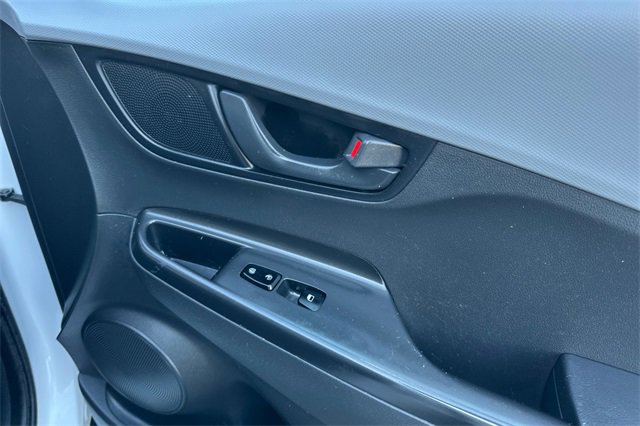 Used 2021 Hyundai Kona SE w/ Cargo Package image 22