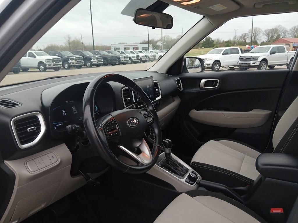Used 2023 Hyundai Venue SEL image 28