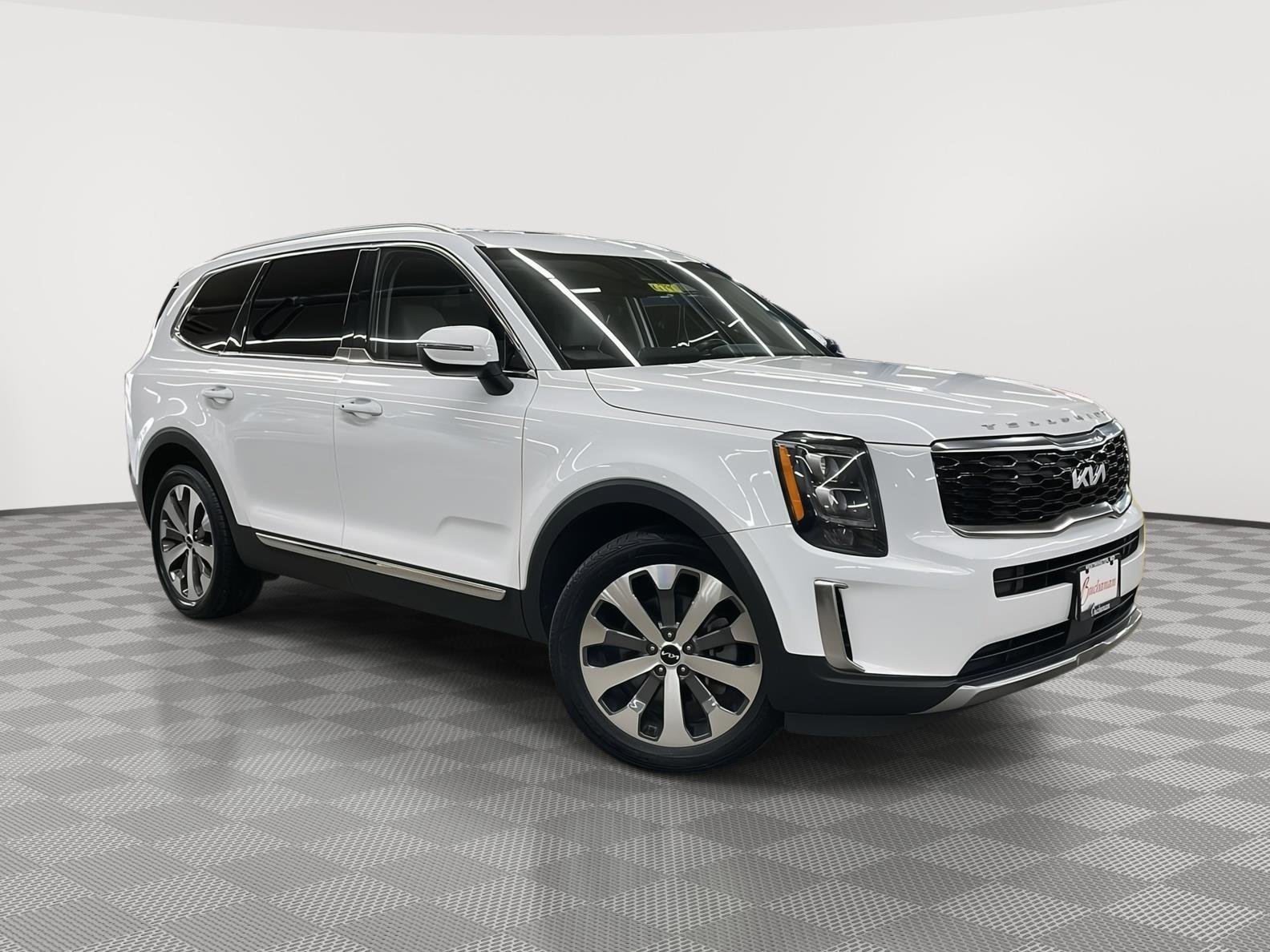 Used 2022 Kia Telluride EX w/ EX Premium Package image 3