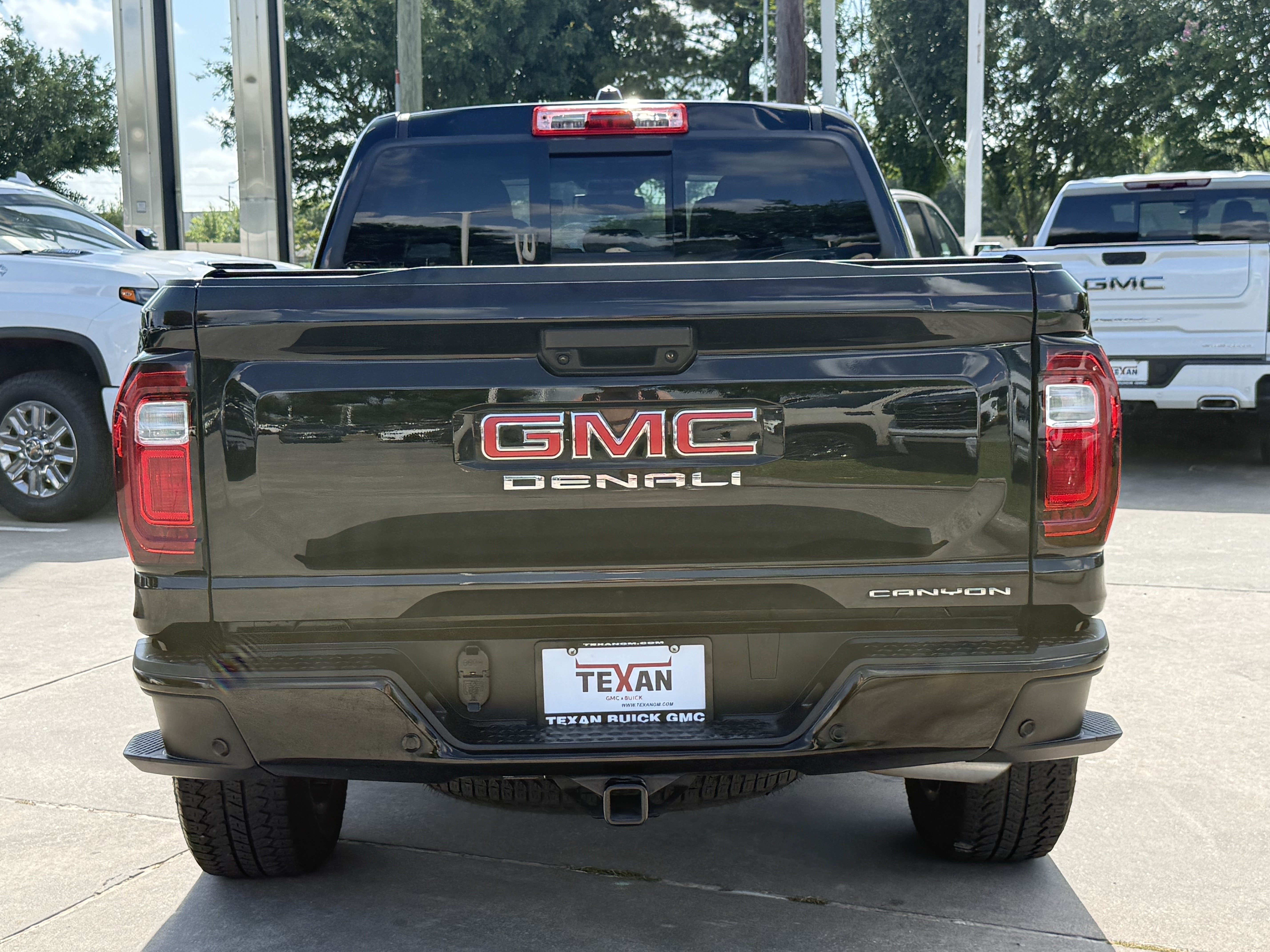 Used 2023 GMC Canyon Denali w/ Denali Black Edition AWD/4WD image 6