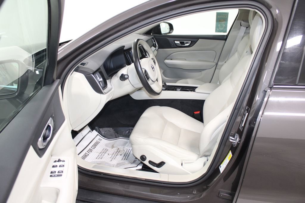 Used 2024 Volvo V60 B5 Cross Country Plus image 21