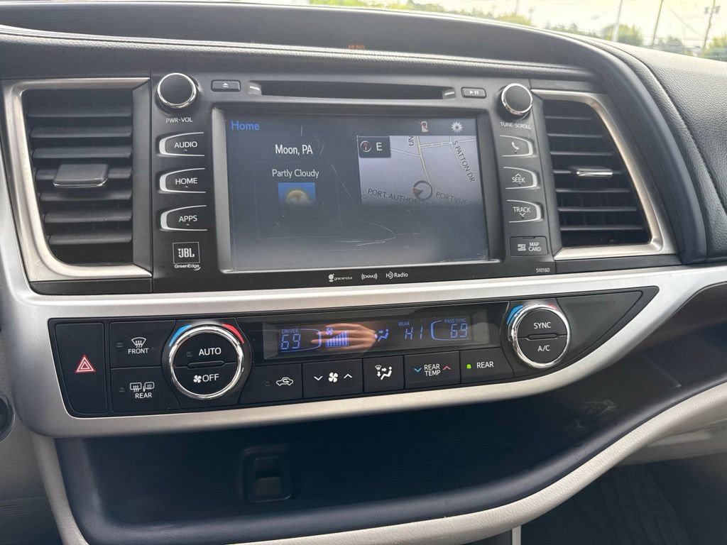 Used 2016 Toyota Highlander Limited w/ Driver Technology Package AWD/4WD image 14