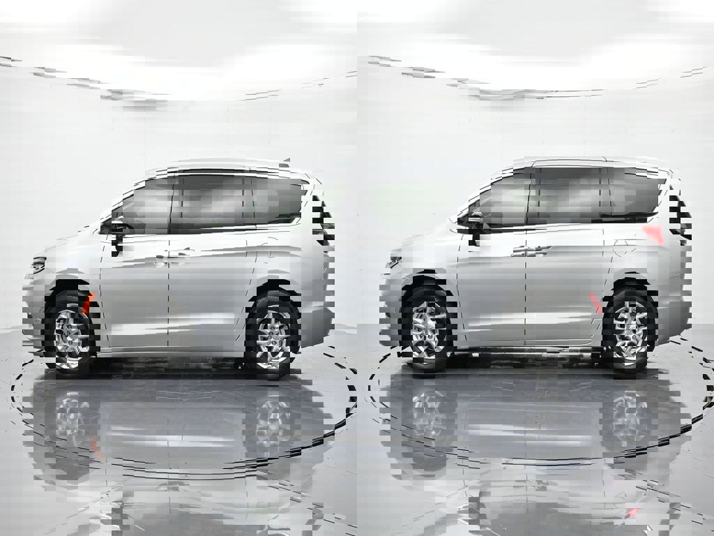 New 2026 Chrysler Pacifica Select image 8