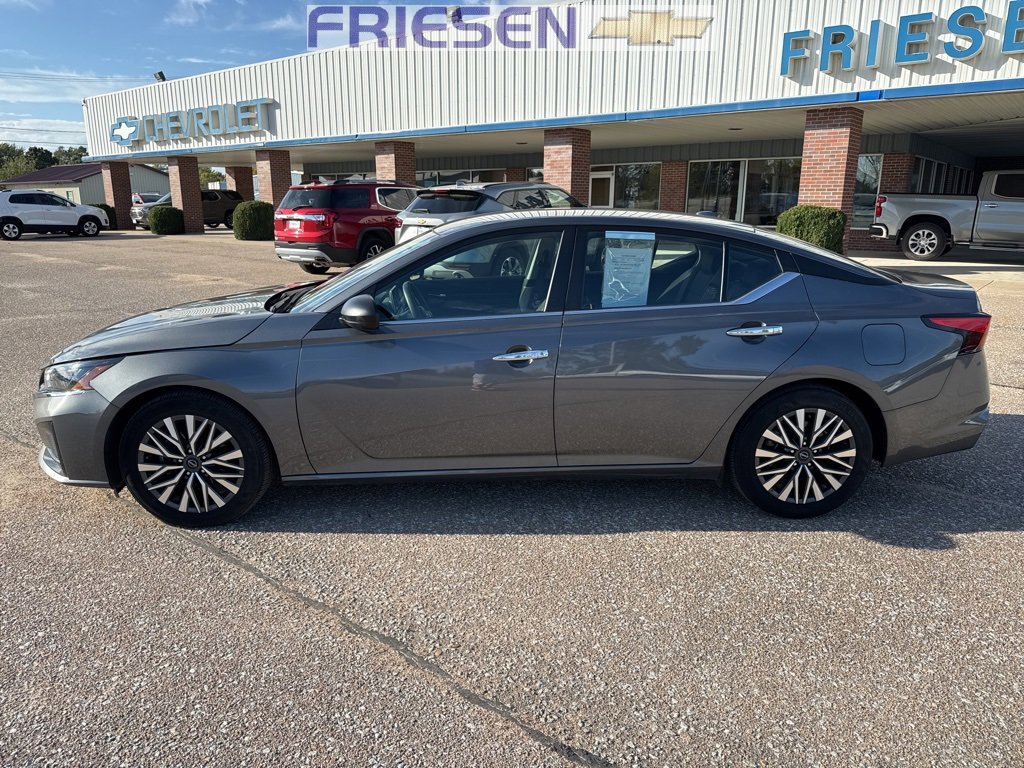 Used 2024 Nissan Altima 2.5 SV image 2