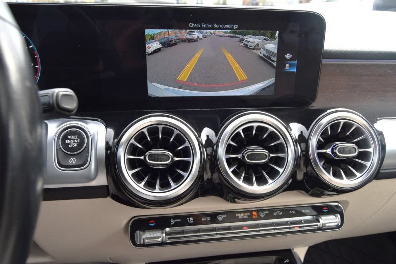 Used 2023 Mercedes-Benz GLB 250 4MATIC w/ Premium Package image 30