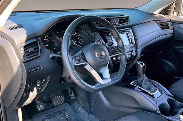 Used 2018 Nissan Rogue SV w/ Premium Package image 17