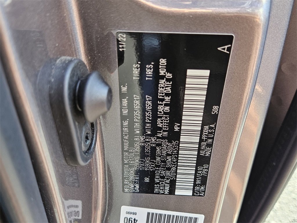 Used 2023 Toyota Sienna XLE image 4
