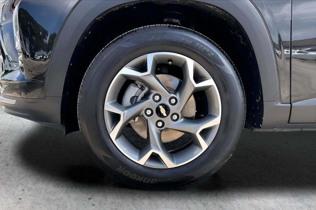 Used 2025 Chevrolet Trax LT FWD image 34