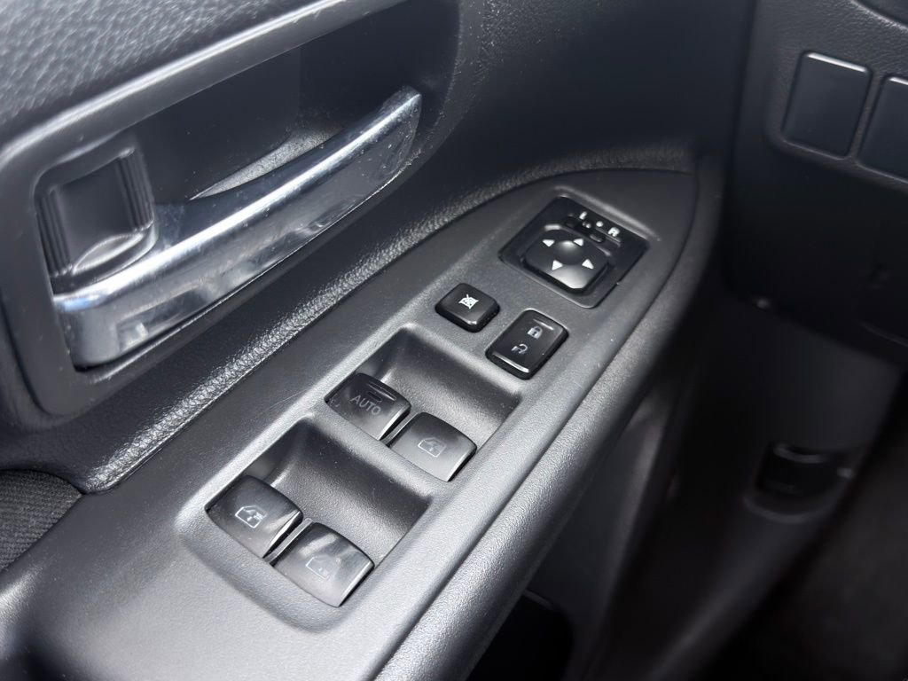 Used 2017 Mitsubishi Outlander ES AWD/4WD image 9