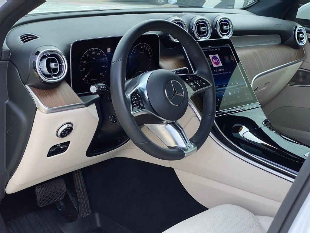 Used 2025 Mercedes-Benz GLC 350e GLC 350e image 10