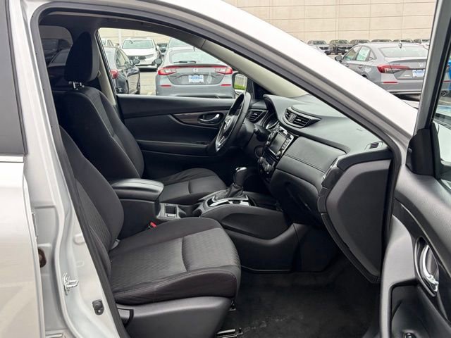 Used 2018 Nissan Rogue SV image 28