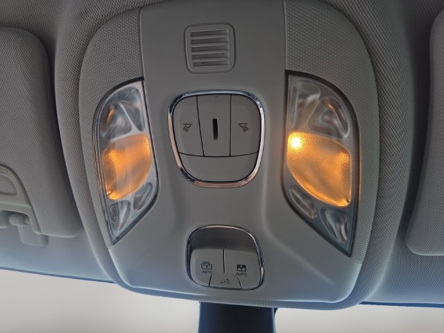 Used 2018 Jeep Compass Latitude w/ Popular Equipment Group FWD image 26