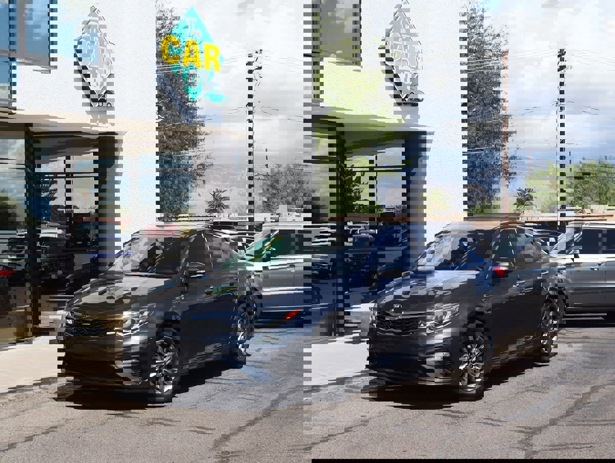 Used 2020 Kia Optima LX image 2