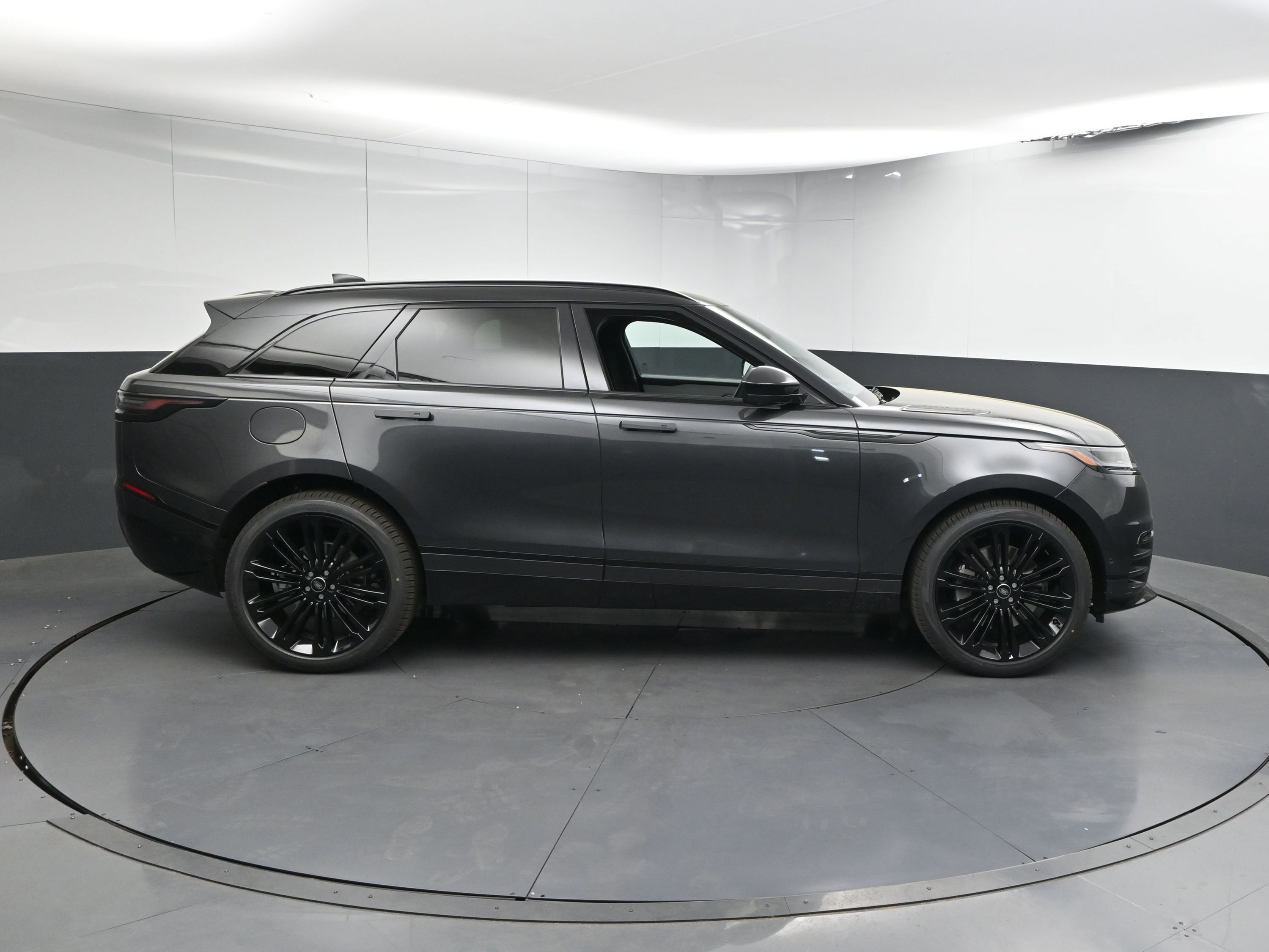 New 2026 Land Rover Range Rover Velar Dynamic SE image 23