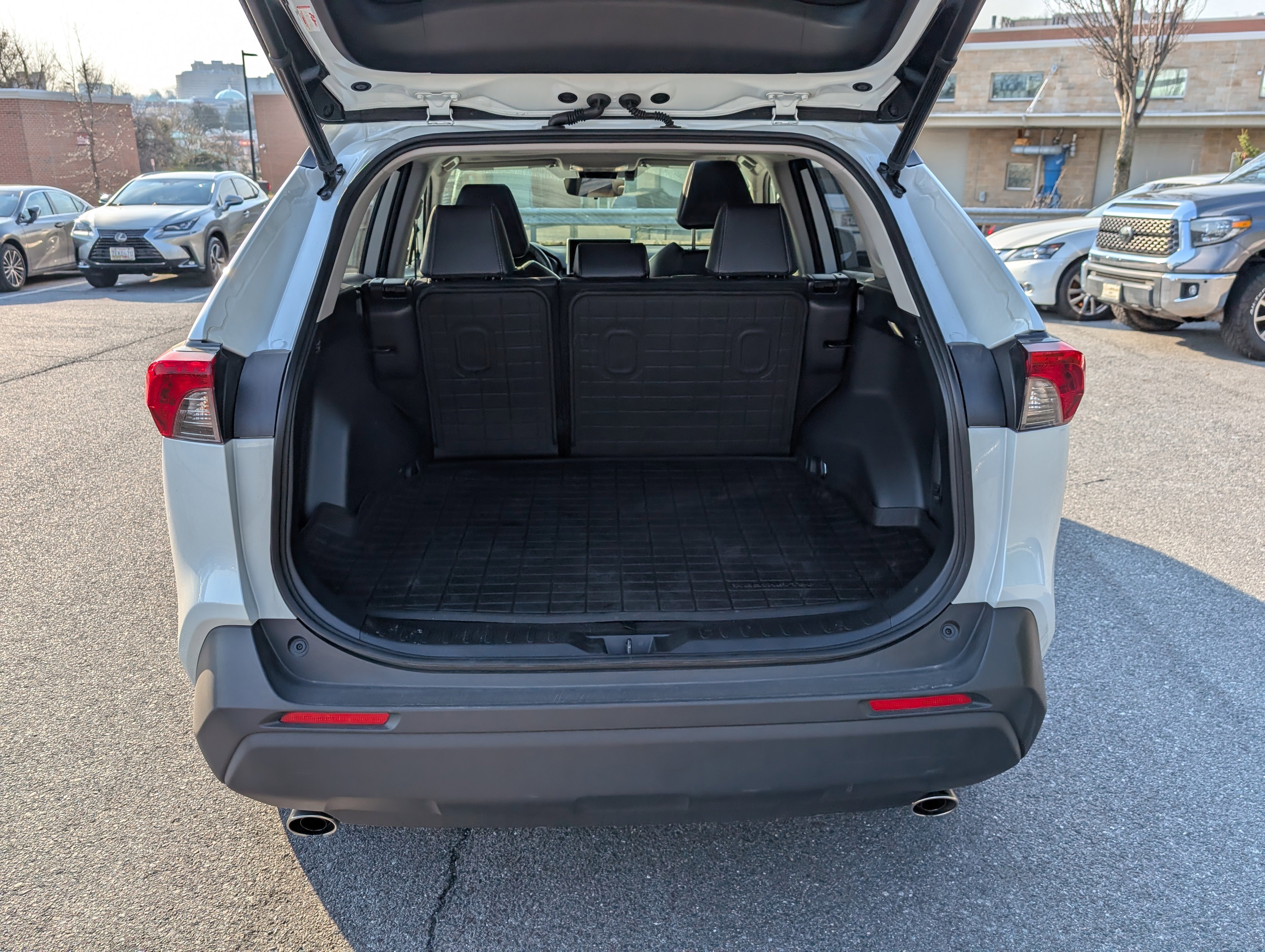 Used 2023 Toyota RAV4 XLE Premium image 13