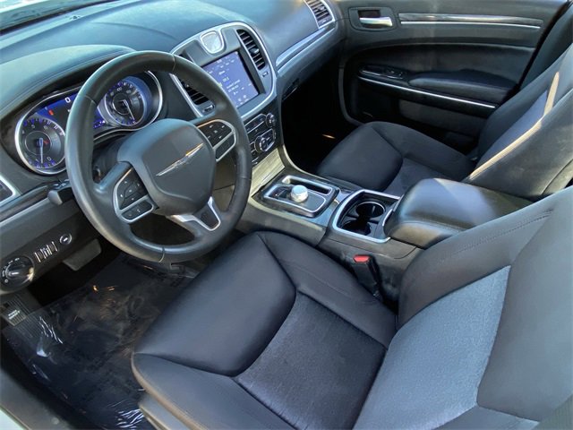 Used 2022 Chrysler 300 Touring w/ Sport Appearance Package image 5