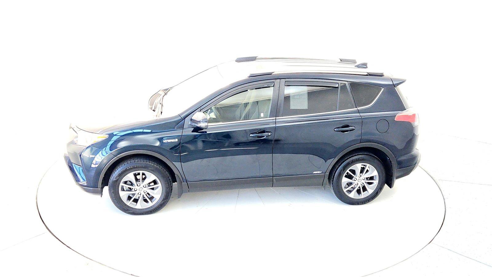 Used 2018 Toyota RAV4 LE image 15