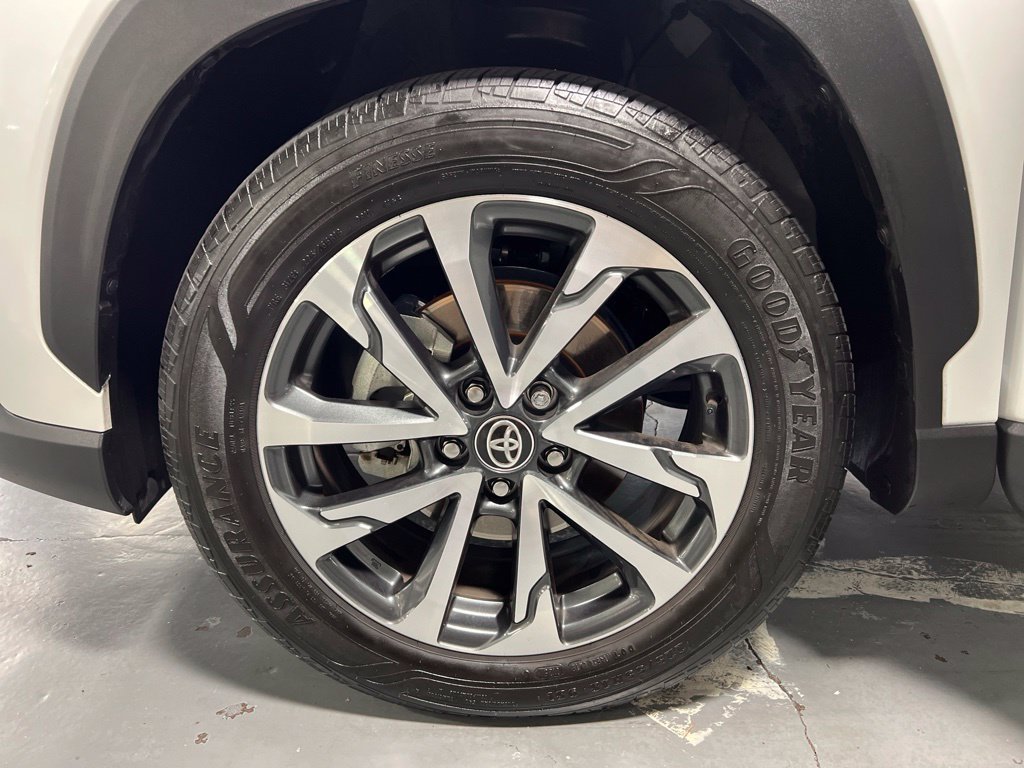 Certified 2025 Toyota Corolla Cross XLE w/ Convenience Package AWD/4WD image 9
