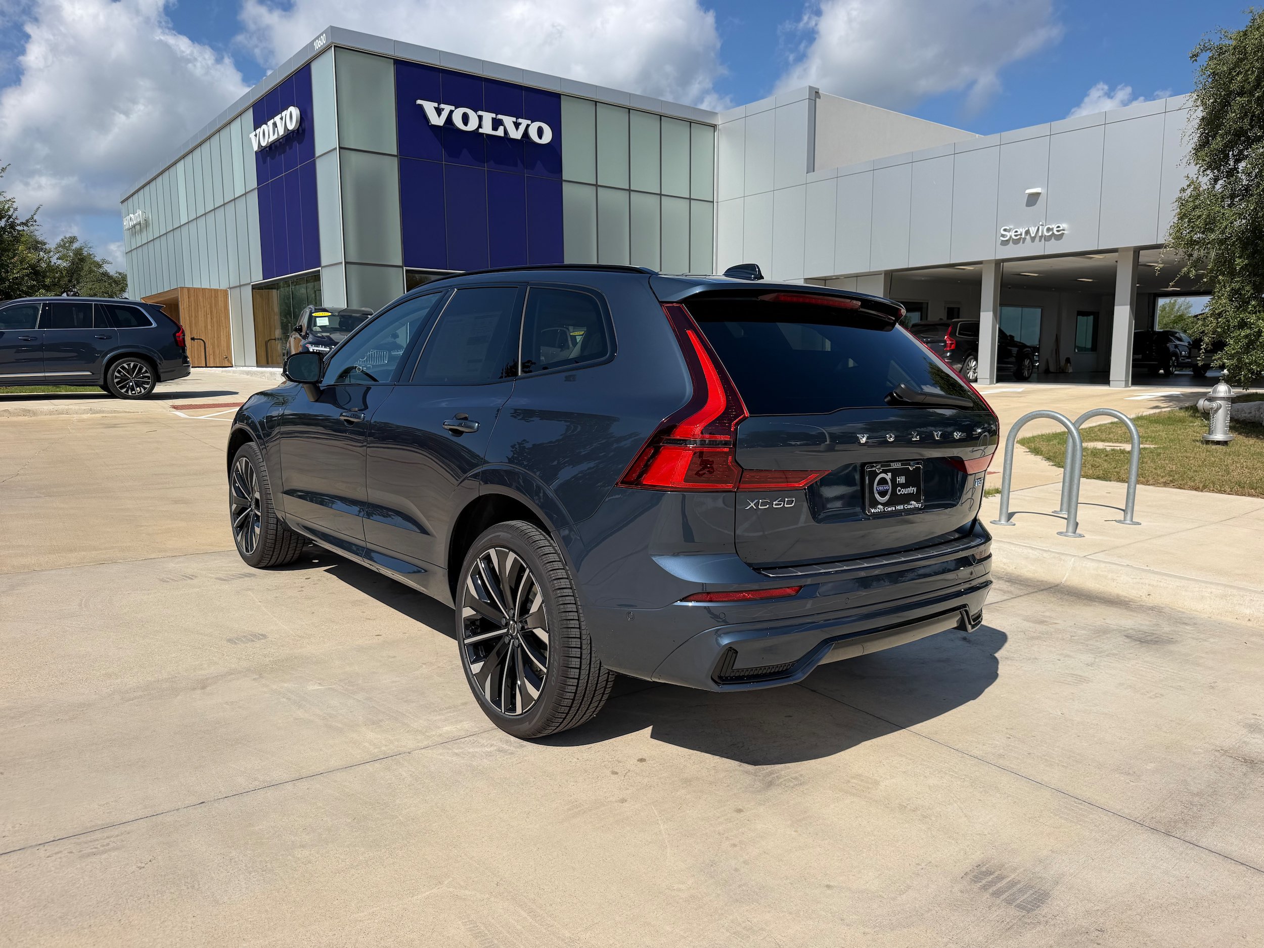 New 2026 Volvo XC60 T8 Ultra w/ Protection Package Premier AWD/4WD image 4