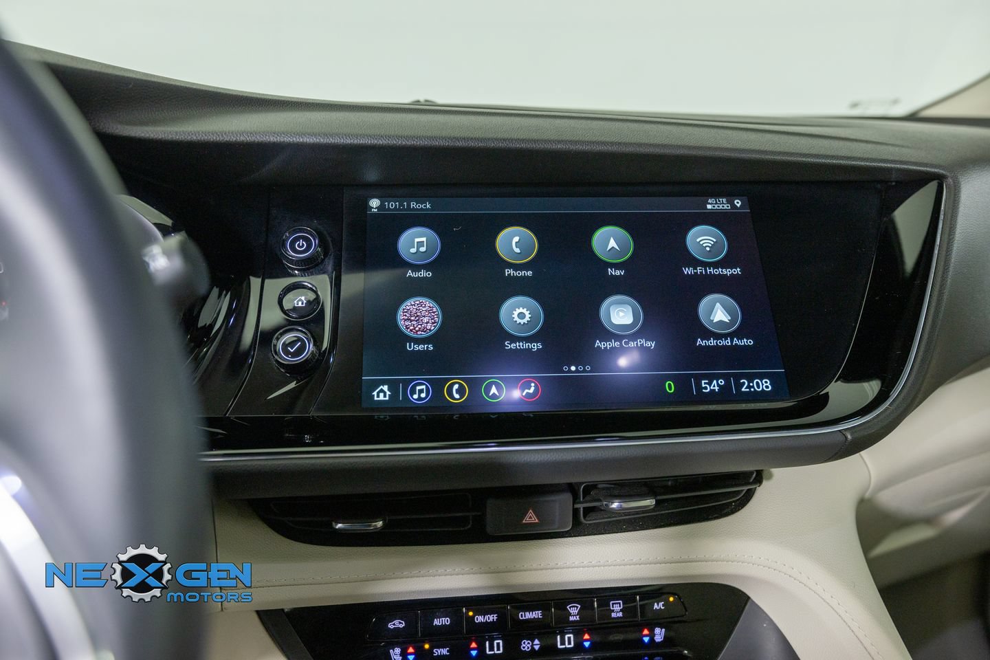 Used 2022 Buick Envision Avenir w/ Technology Package II FWD image 18
