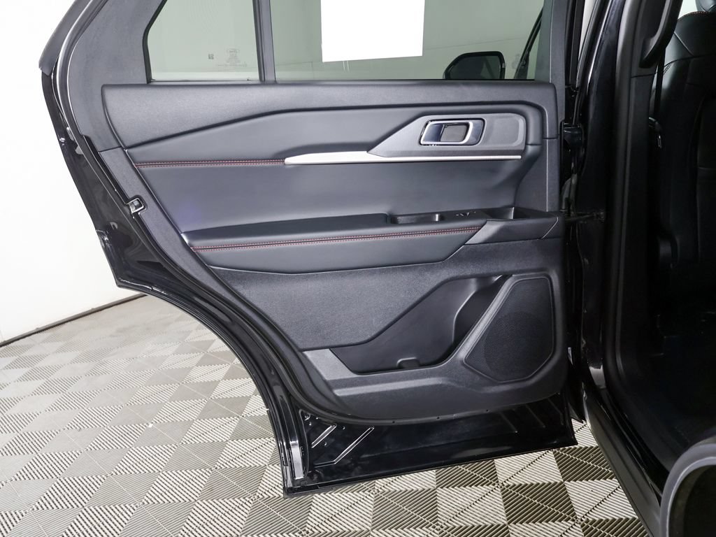 Used 2025 Ford Explorer ST-Line w/ ST-Line Street Pack AWD/4WD image 26