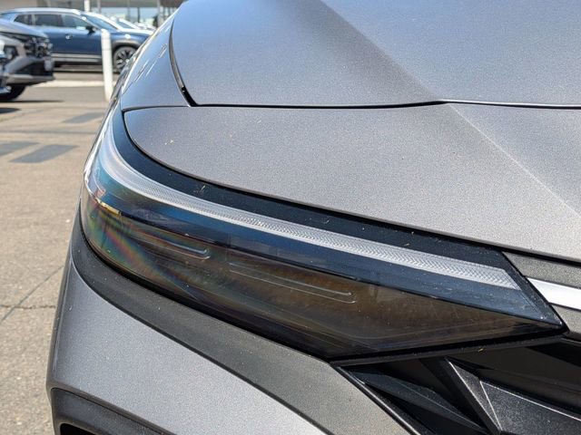 Used 2025 Hyundai Elantra Hybrid FWD image 6